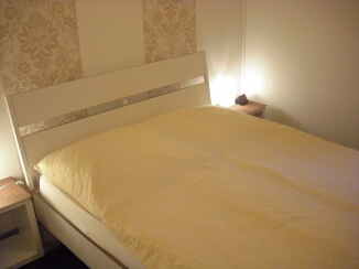 Schlafzimmer mit Doppelbett